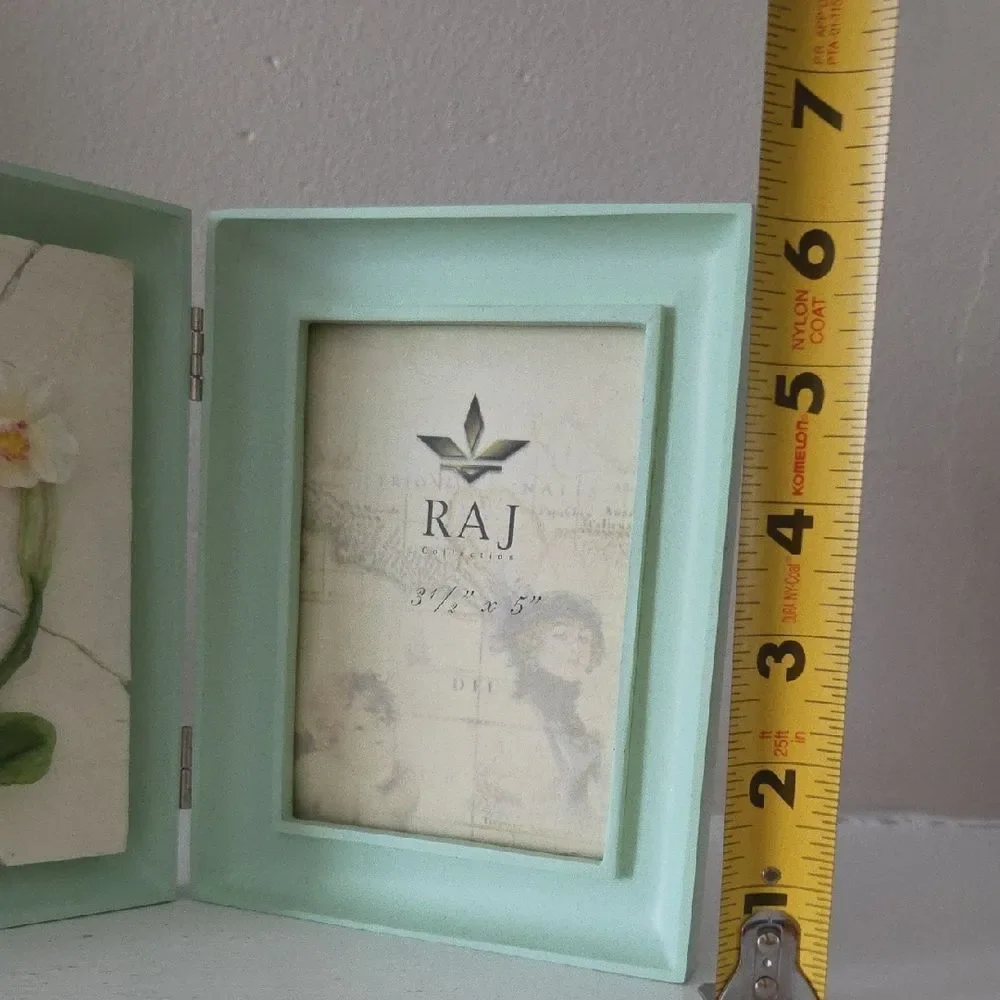 Raj hinged picture